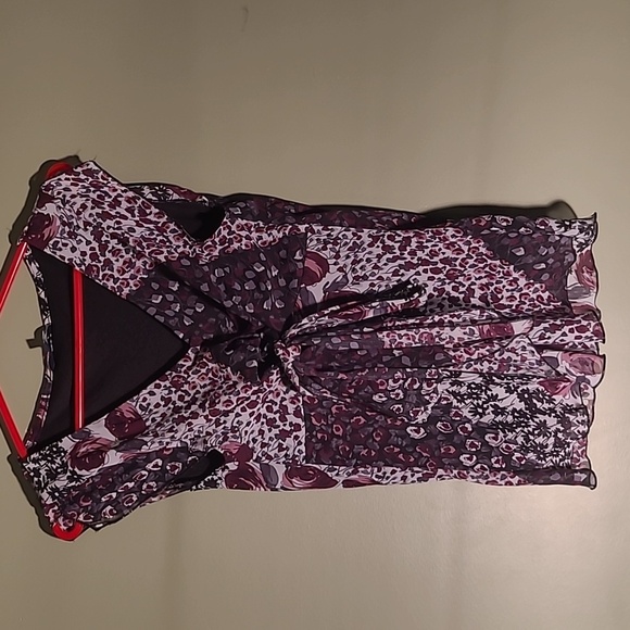 Reitmans Size M Blouse With Purple Rose Detailing - Picture 1 of 4